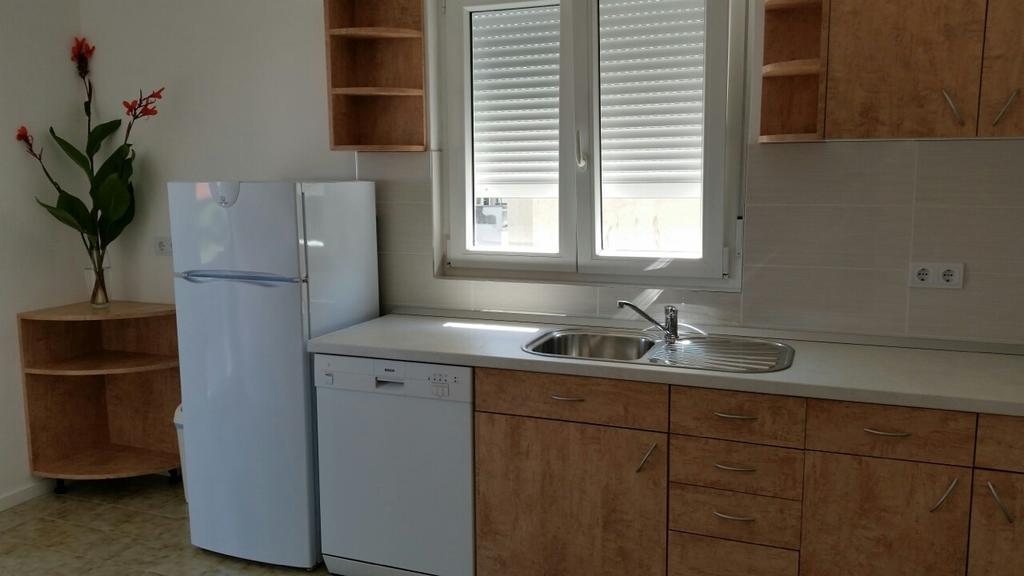 Three Roses Apartment Split Room photo